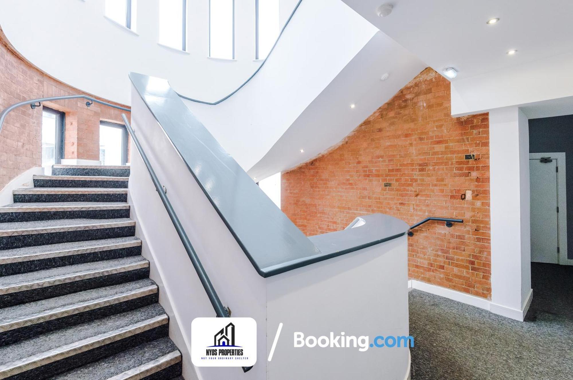 Media City Apt Sleeps8, 25 Percent Off For Monthly Stays, Business & Leisure Manchester