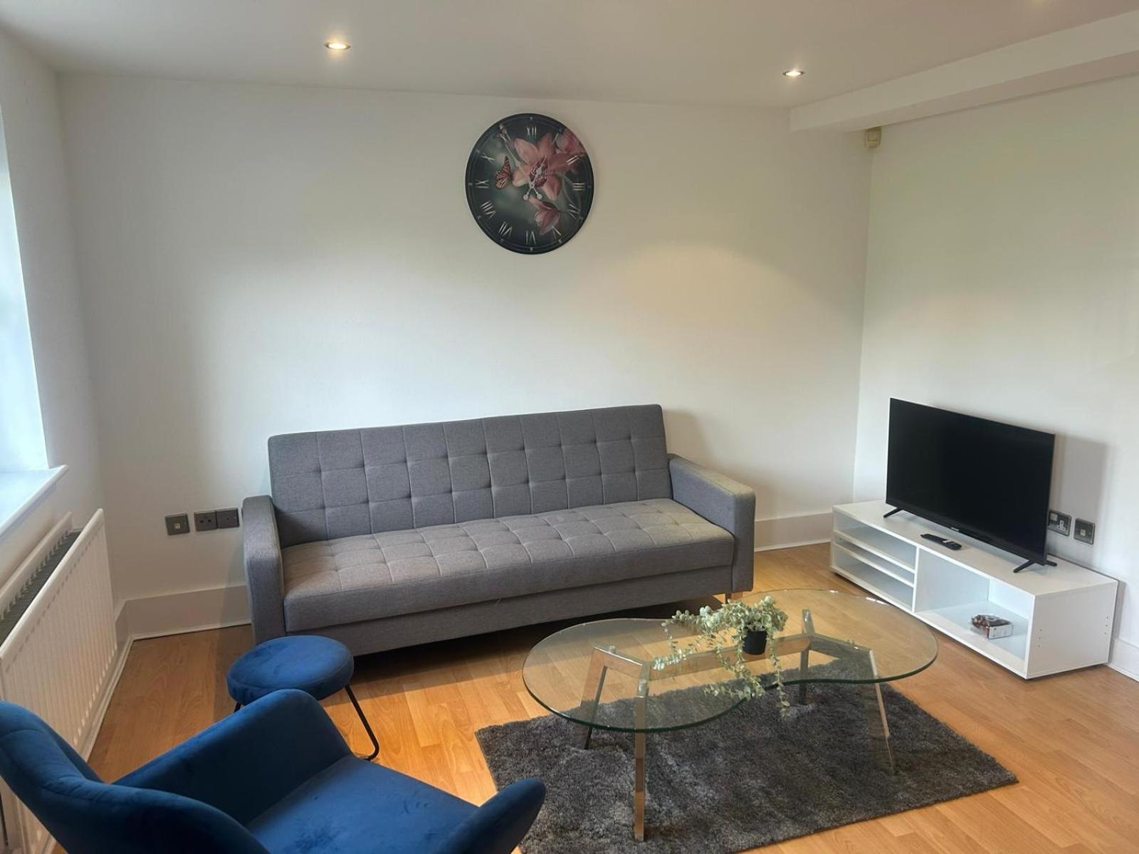 Spacious And Cosy Entire Flat Apartment