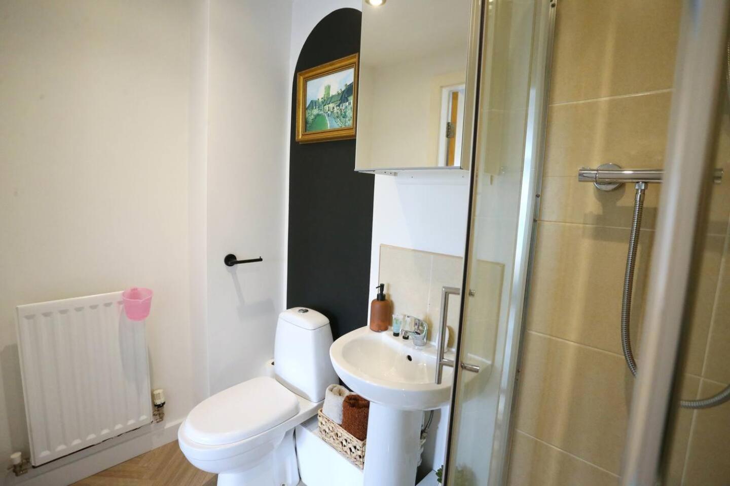 Pass The Keys Free Parking X2 Walk To Man Apartment Manchester