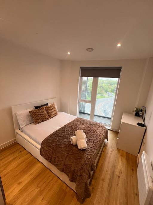 2 Bed Corner With Gym Manchester