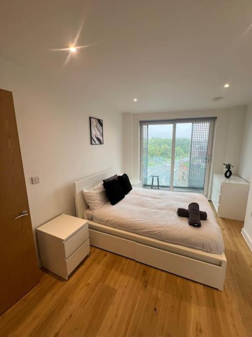 2 Bed Corner With Gym Apartment Manchester