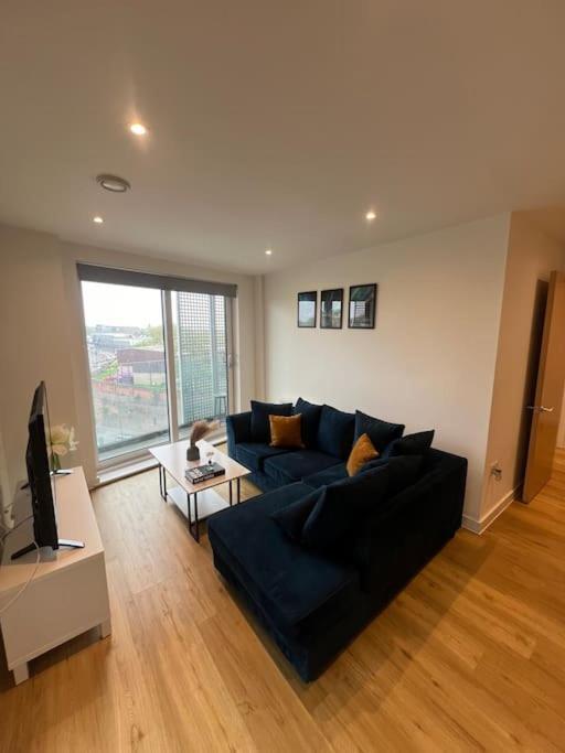 2 Bed Corner With Gym Apartment Manchester