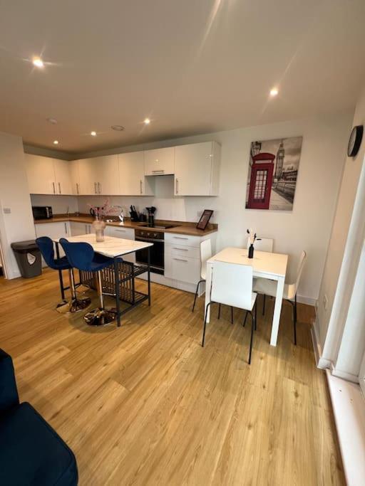Apartment 2 Bed Corner With Gym Manchester