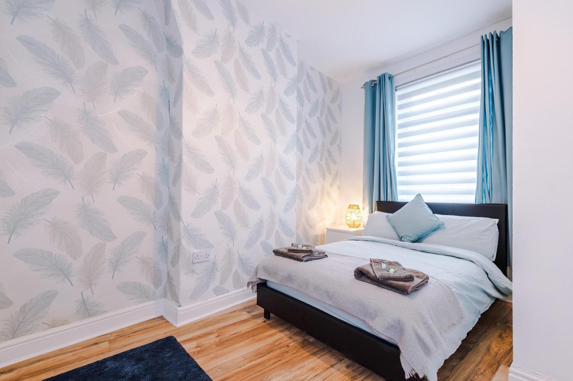 4 Bedroom Victorian House * Manchester