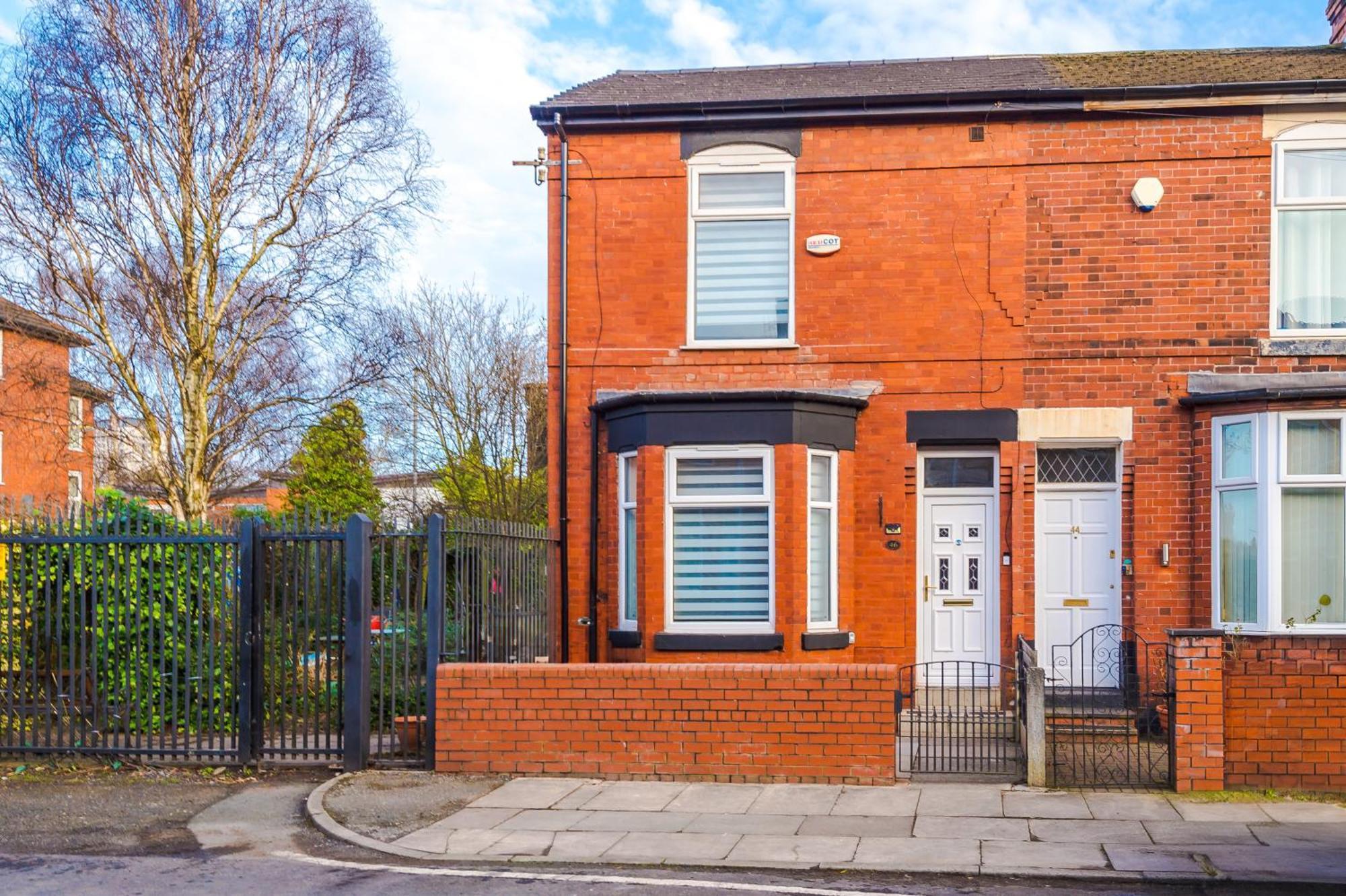 4 Bedroom Victorian House * Manchester