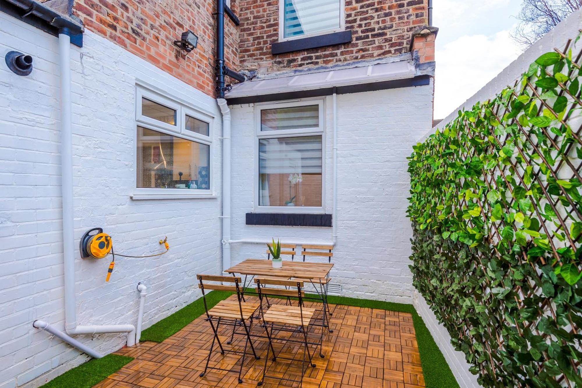 4 Bedroom Victorian House * Manchester