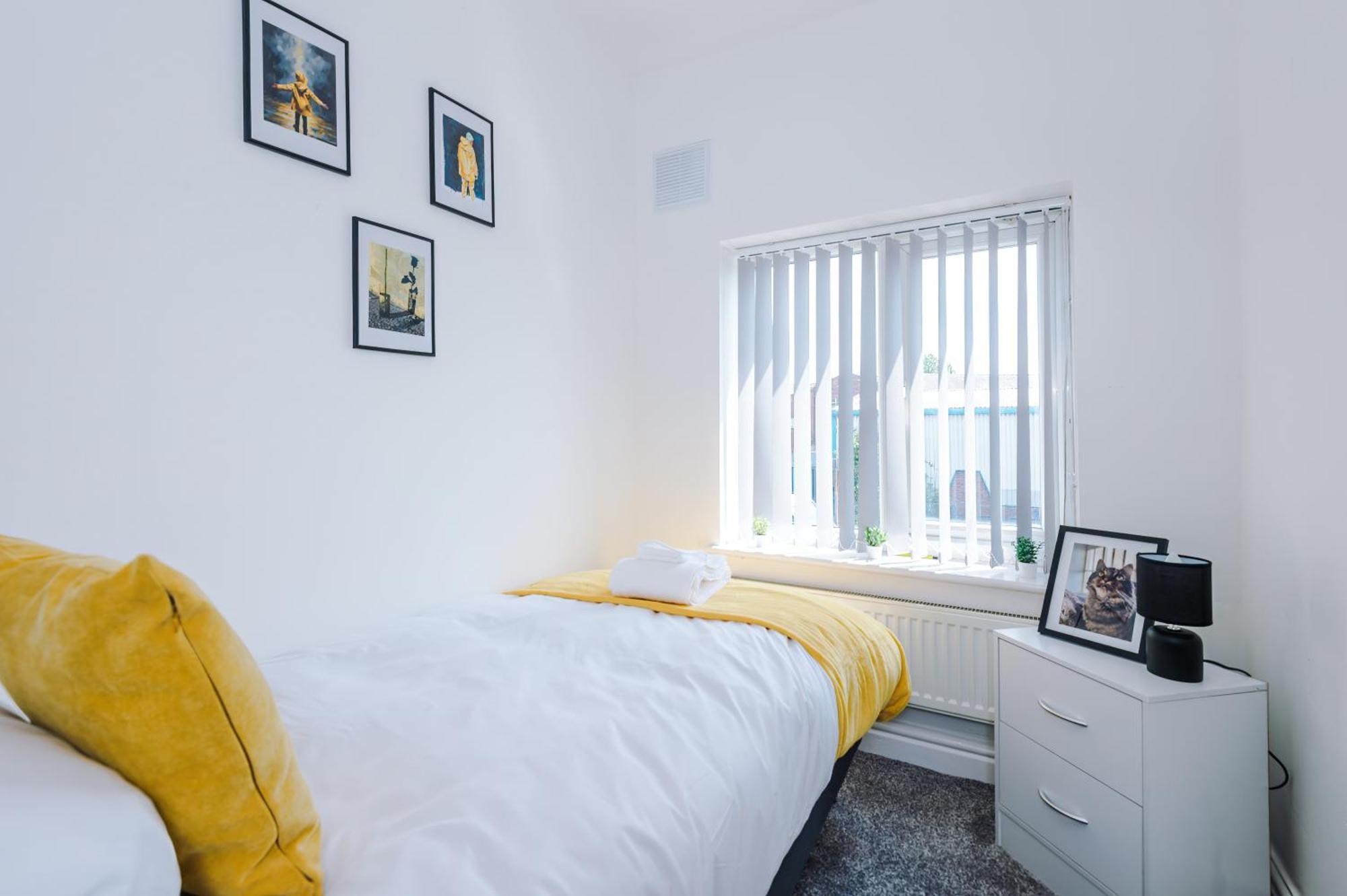 Holiday home 3 Bedroom House With Pool Table And Free Parking - Perfect For Contractors
