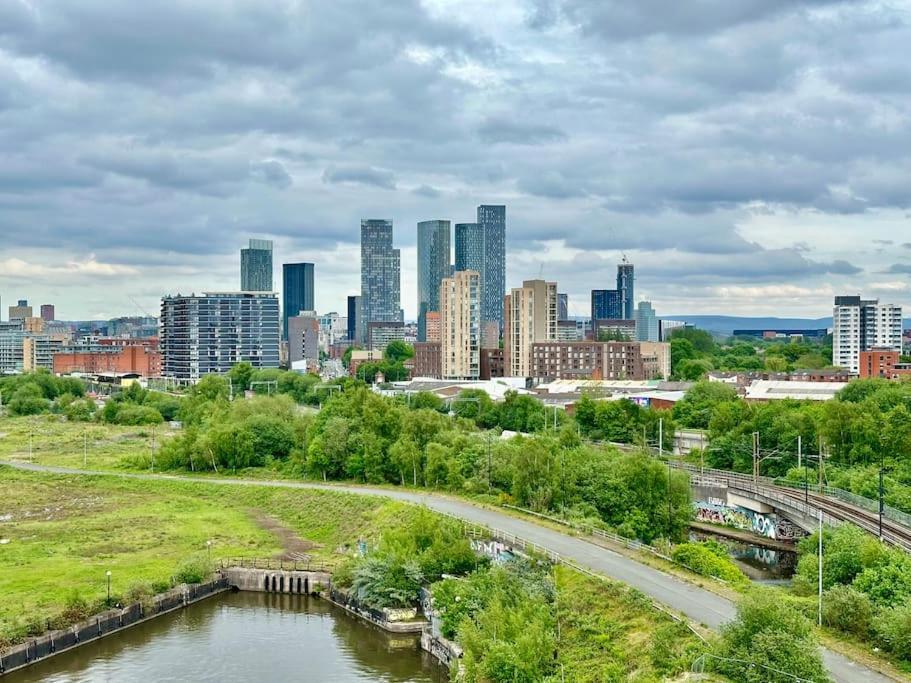 Beautiful Waterside Near Old Trafford * Manchester