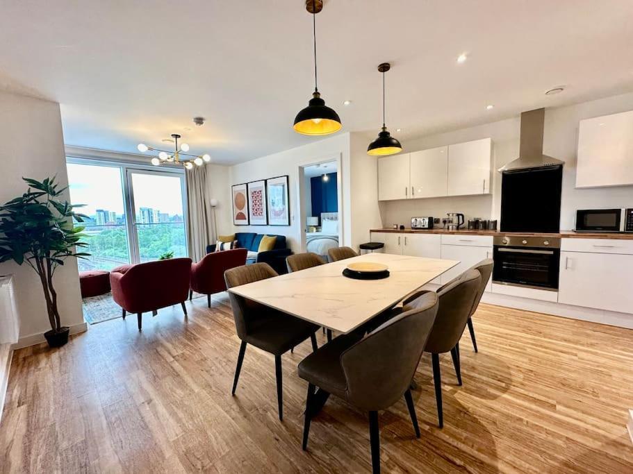 Beautiful Waterside Near Old Trafford * Manchester