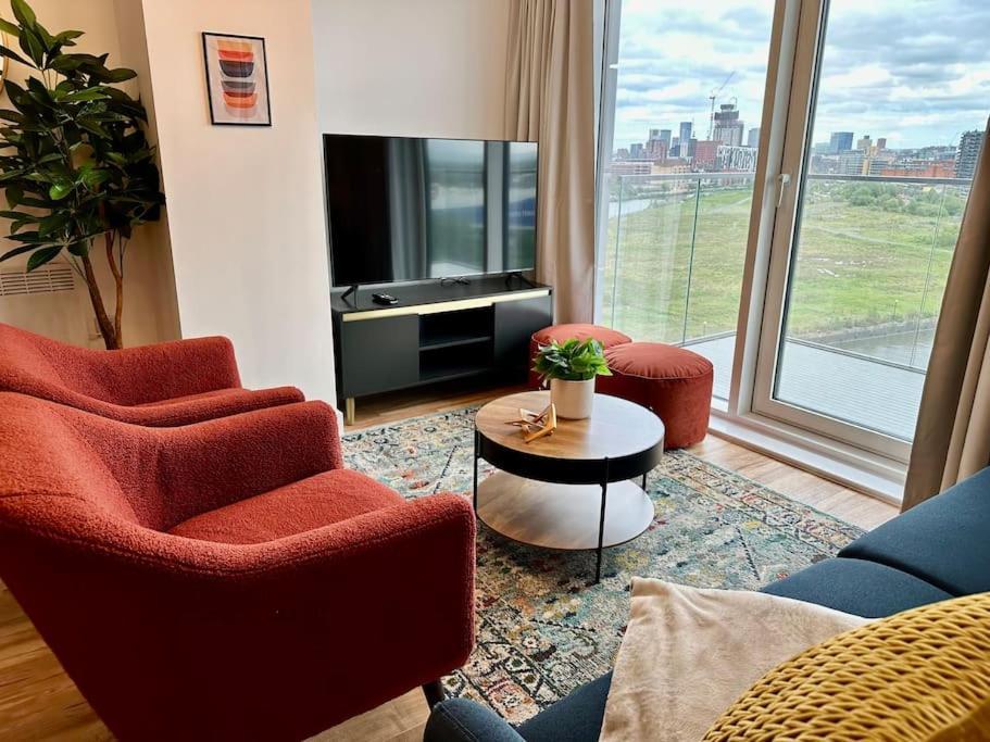 Beautiful Waterside Near Old Trafford * Manchester