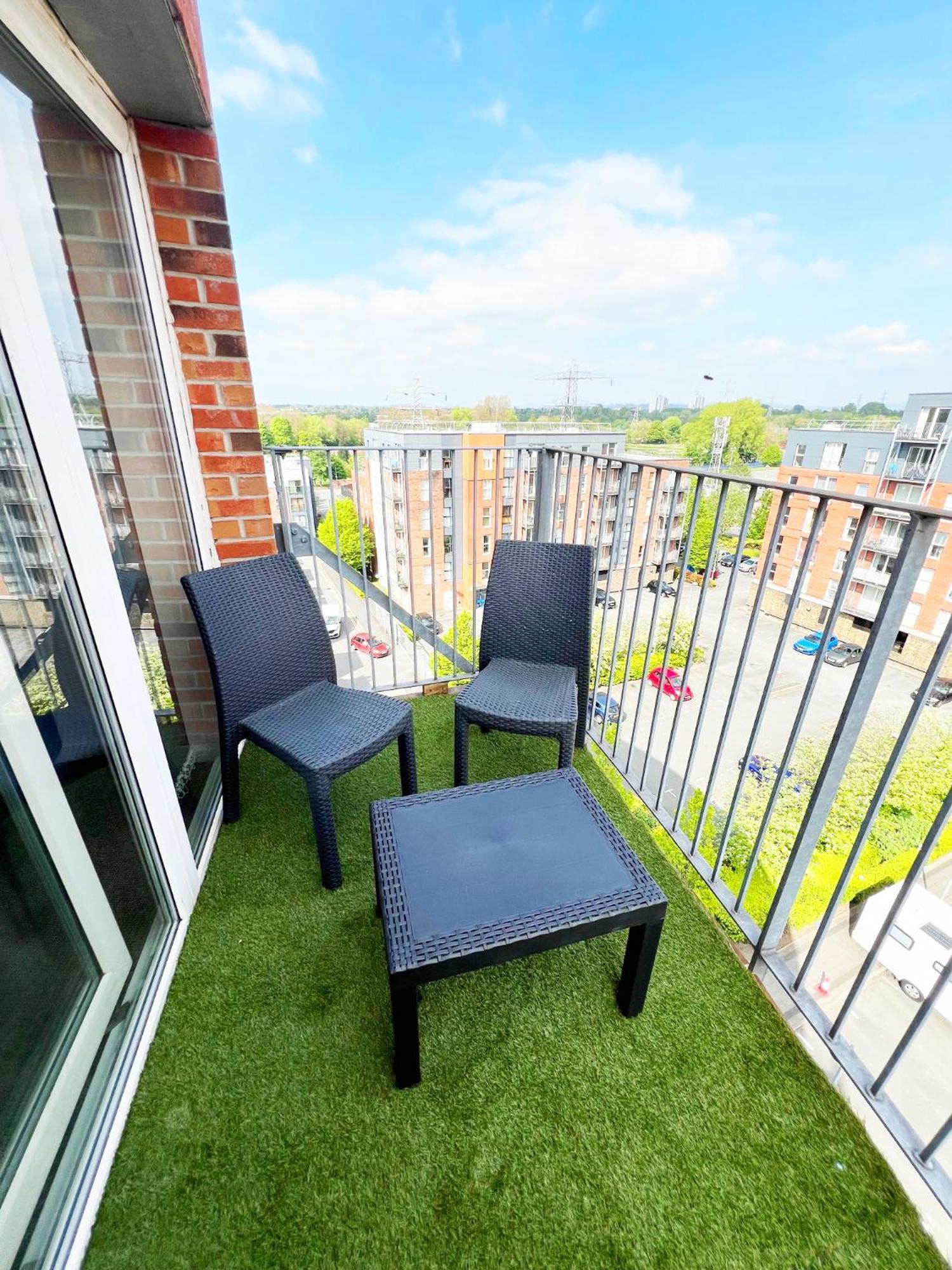 2 Bed Sportcity Opposite Etihad Stadium & Coop Live Apartment Manchester