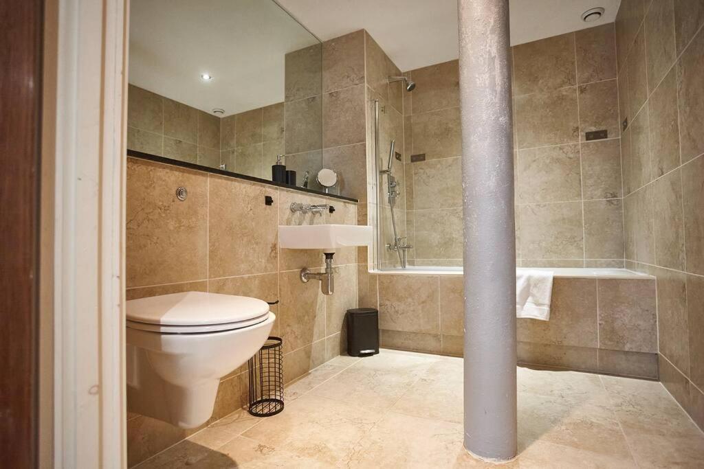 The Diamond Apartment *