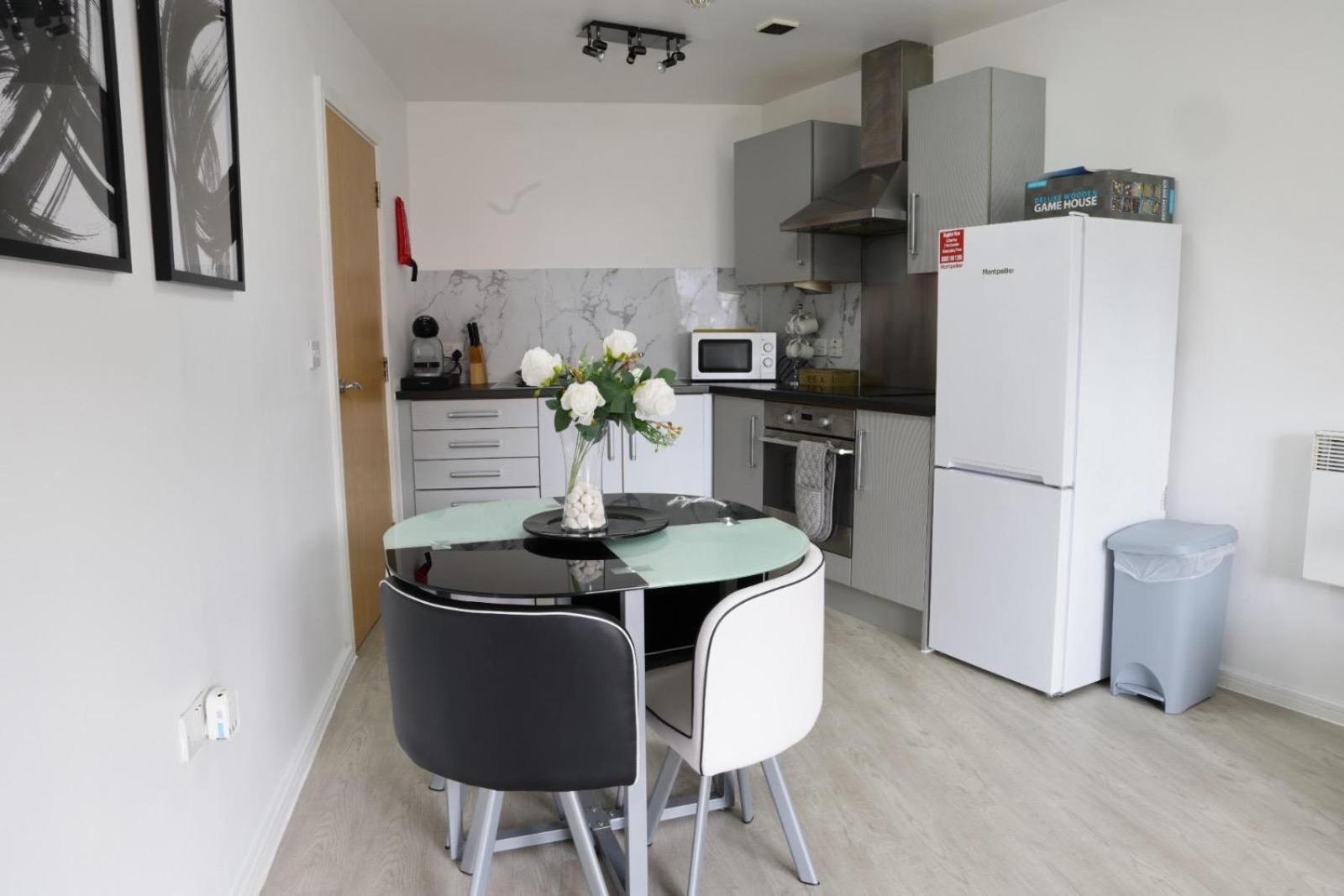 Luxury - Opposite Etihad Stadium N Coop Live W Secure Parking Apartment Manchester