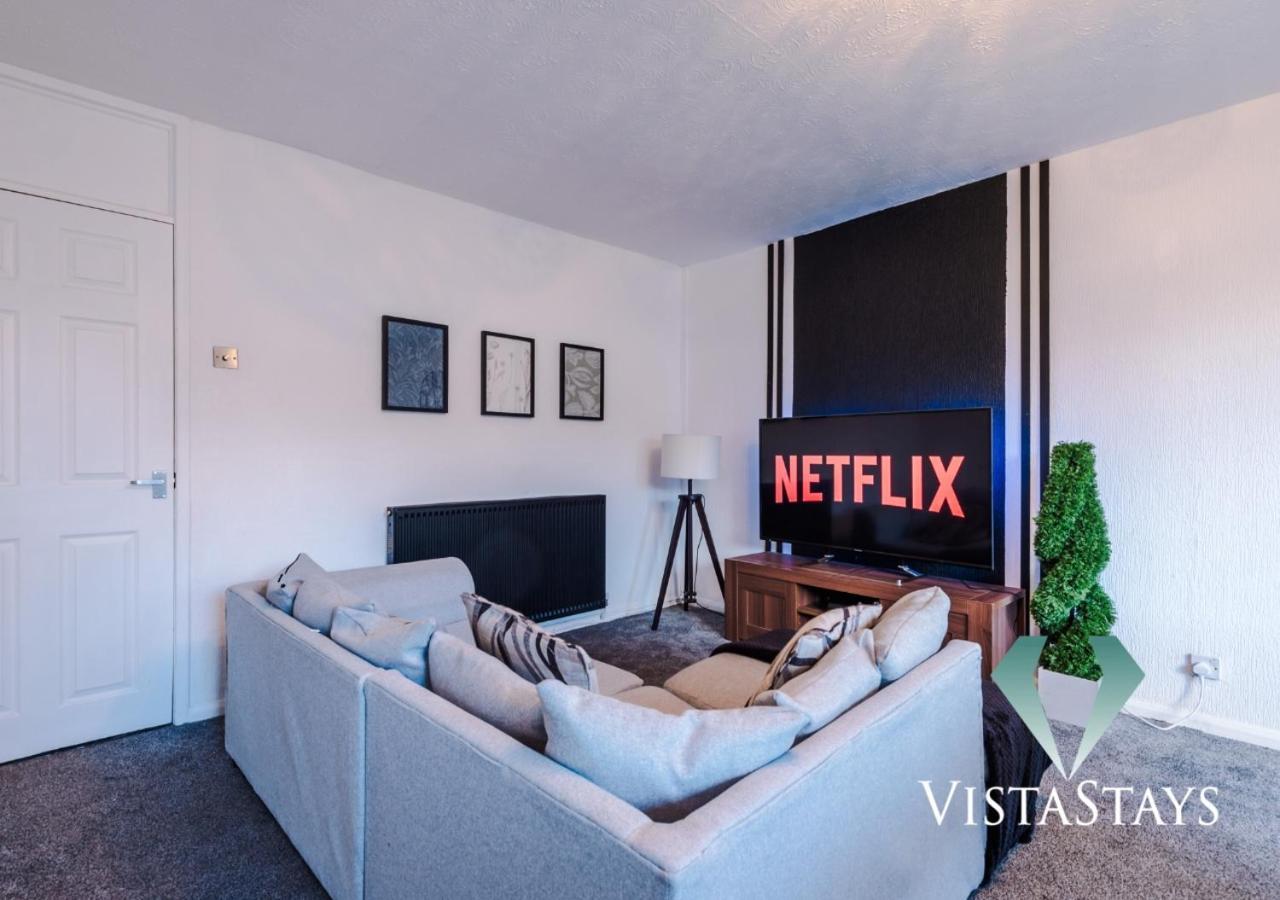 New Modern 4 Bed With Pool Table In By Vista Manchester