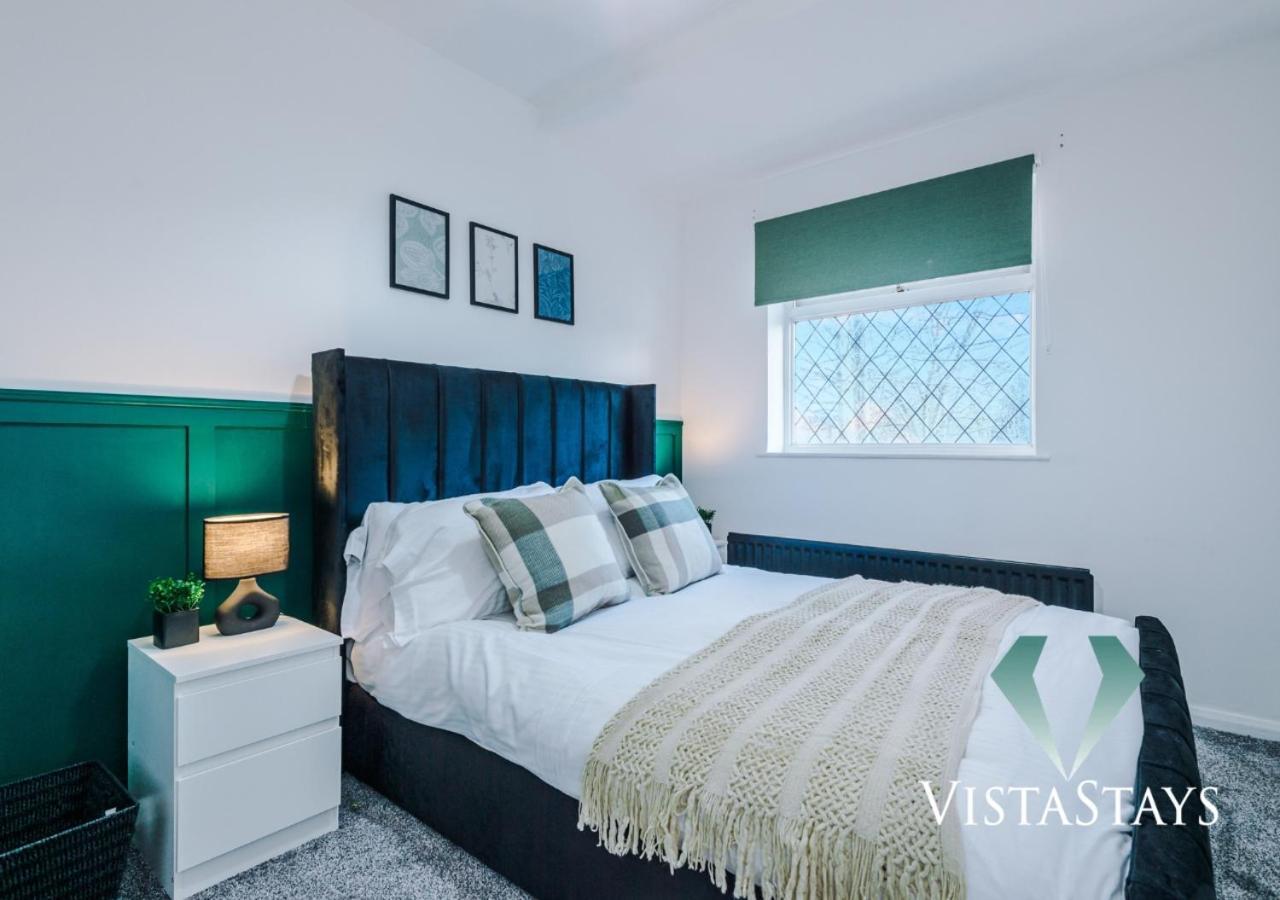New Modern 4 Bed With Pool Table In By Vista Holiday home *
