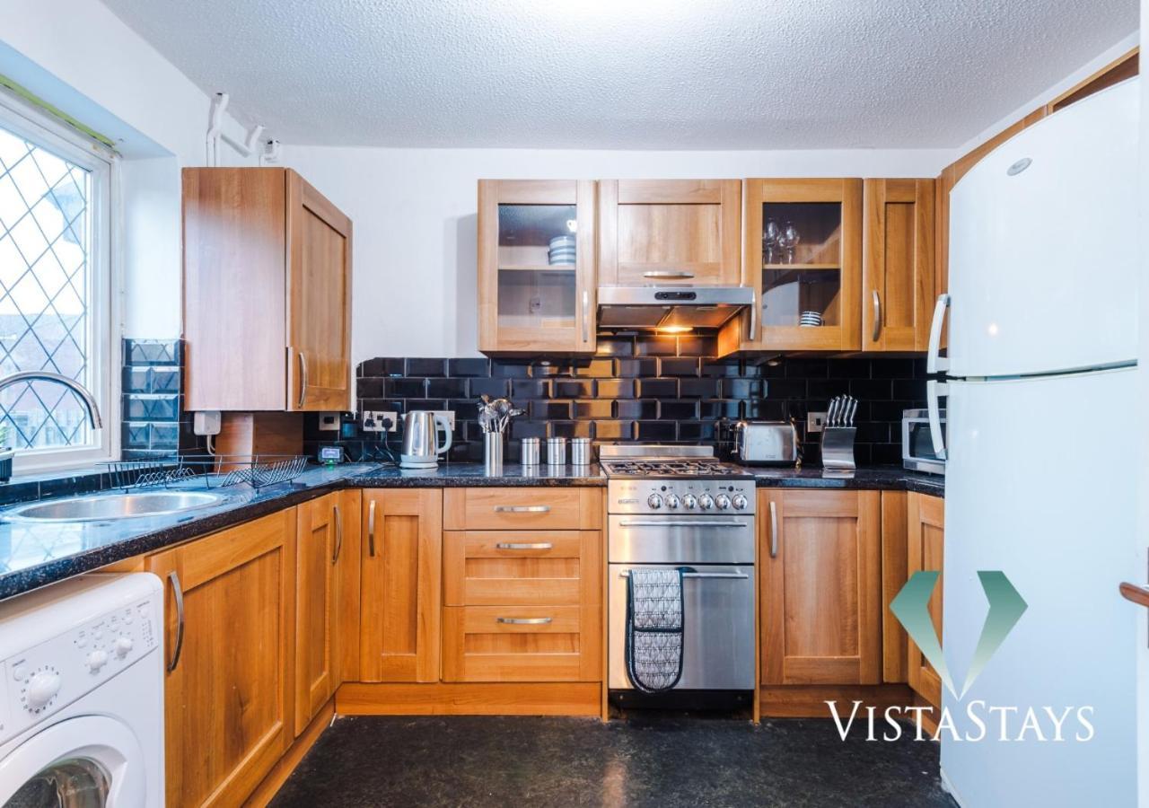 Holiday home New Modern 4 Bed With Pool Table In By Vista Manchester