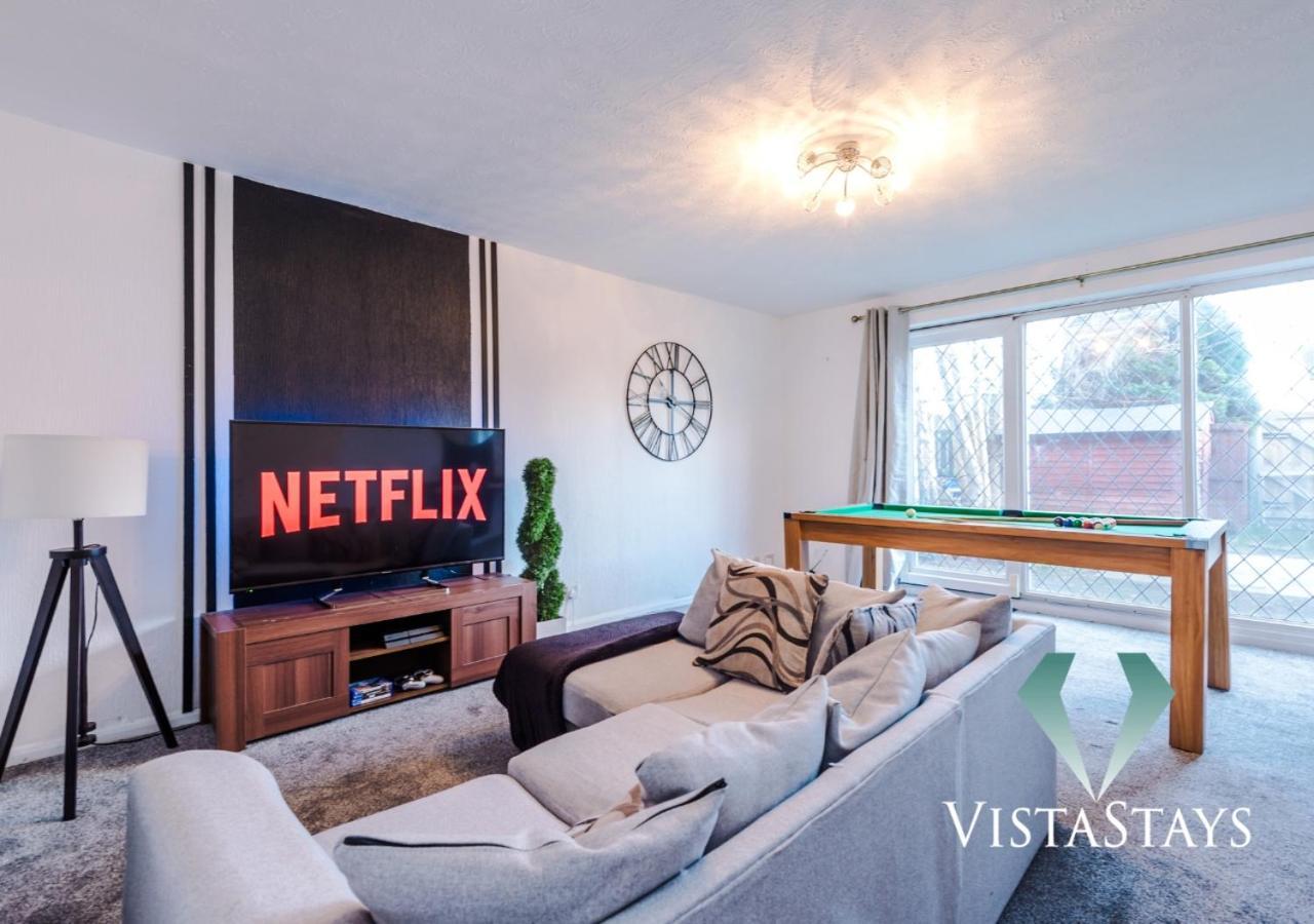 New Modern 4 Bed With Pool Table In By Vista *