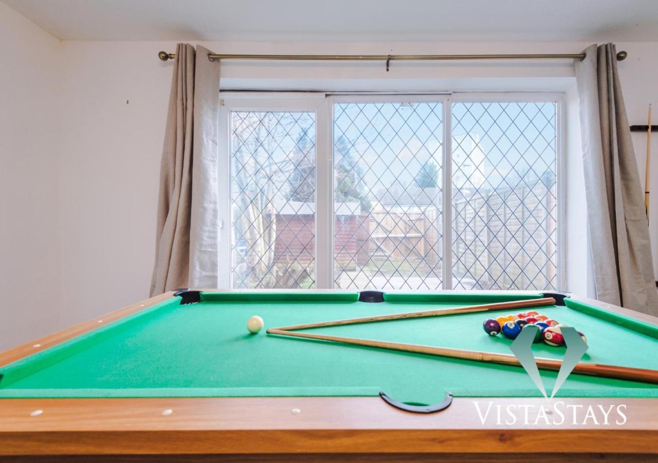 New Modern 4 Bed With Pool Table In By Vista * Manchester
