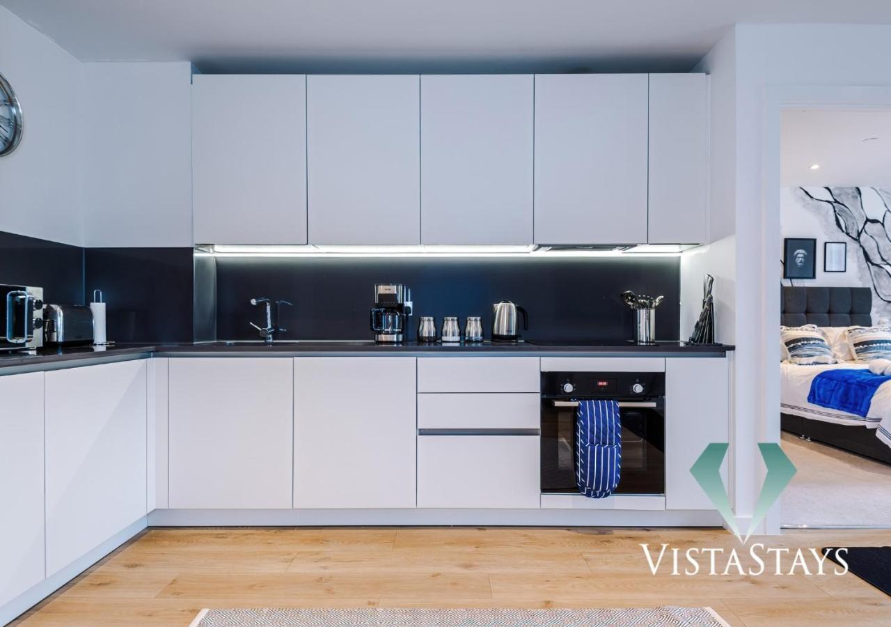 Apartment Modern Stoic 2 Bed With Dart Board By Vista Short Lets