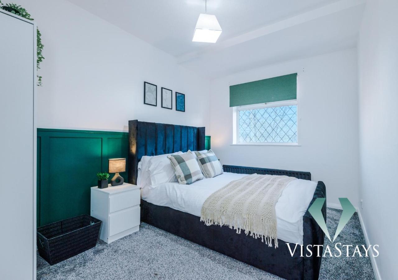 Holiday home New Modern 4 Bed With Pool Table In By Vista Manchester