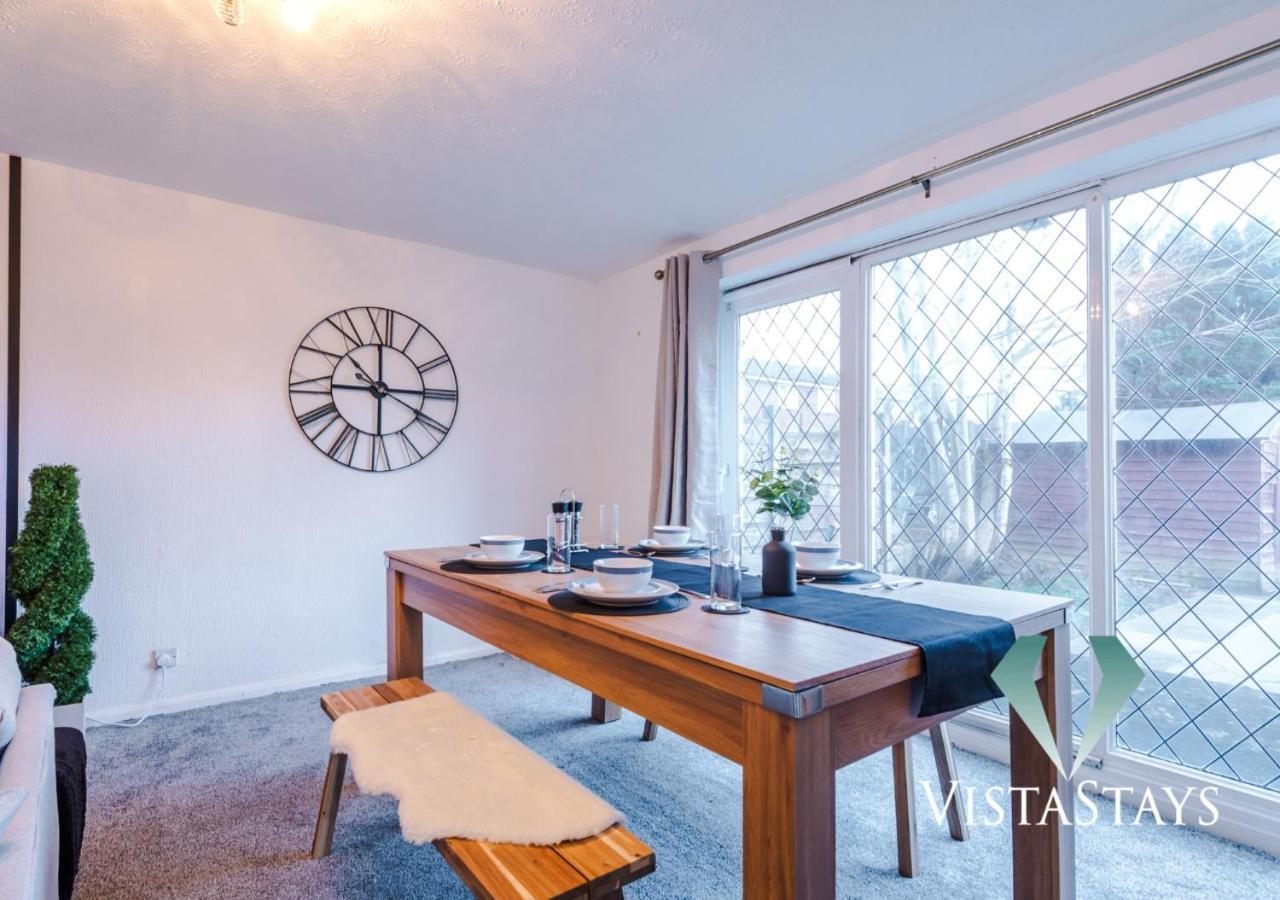 Holiday home New Modern 4 Bed With Pool Table In By Vista