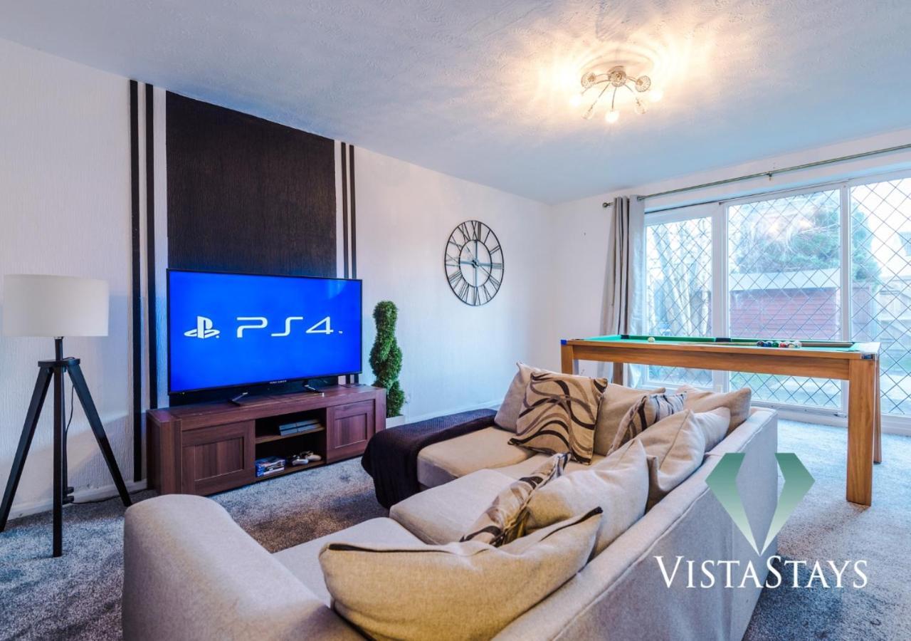 New Modern 4 Bed With Pool Table In By Vista Holiday home *