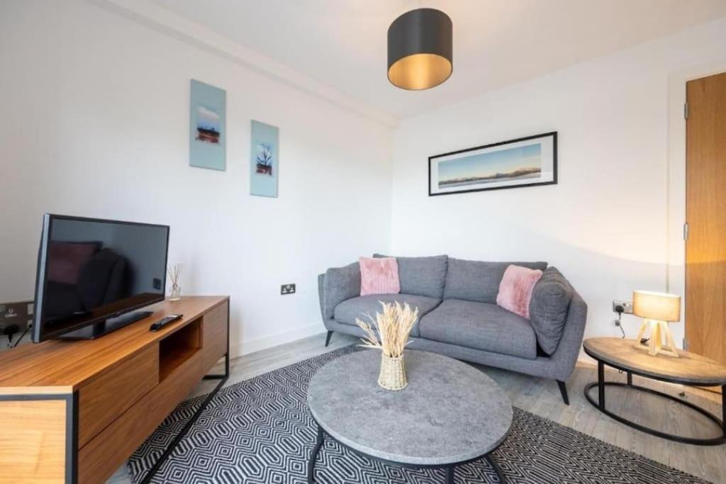 Spacious 2 Bed Duplex Salford M5 * Manchester