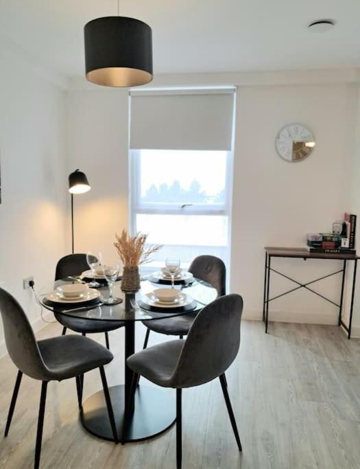 Spacious 2 Bed Duplex Salford M5 Apartment