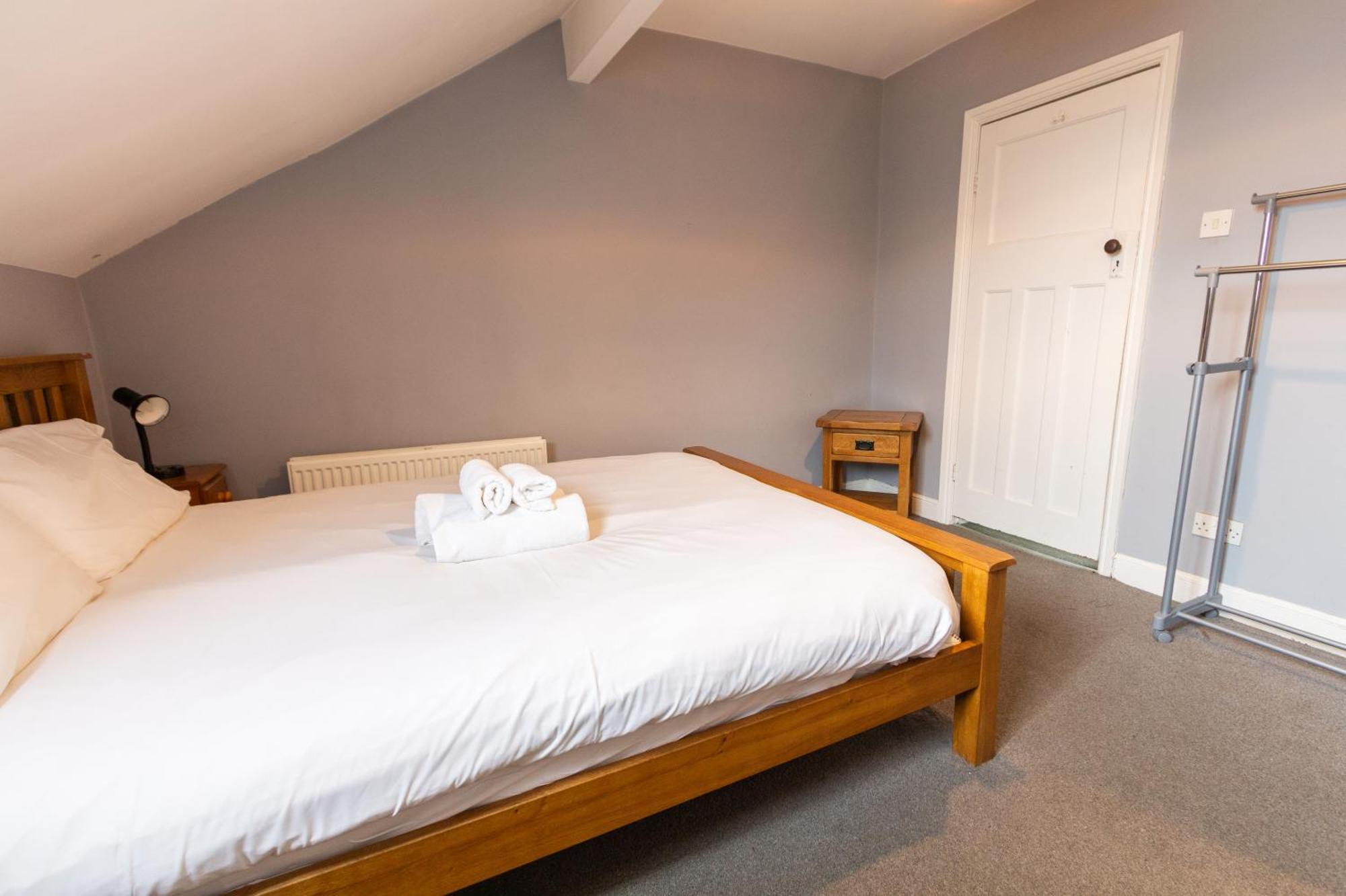 Homely Ensuite Near Centre Apartment *