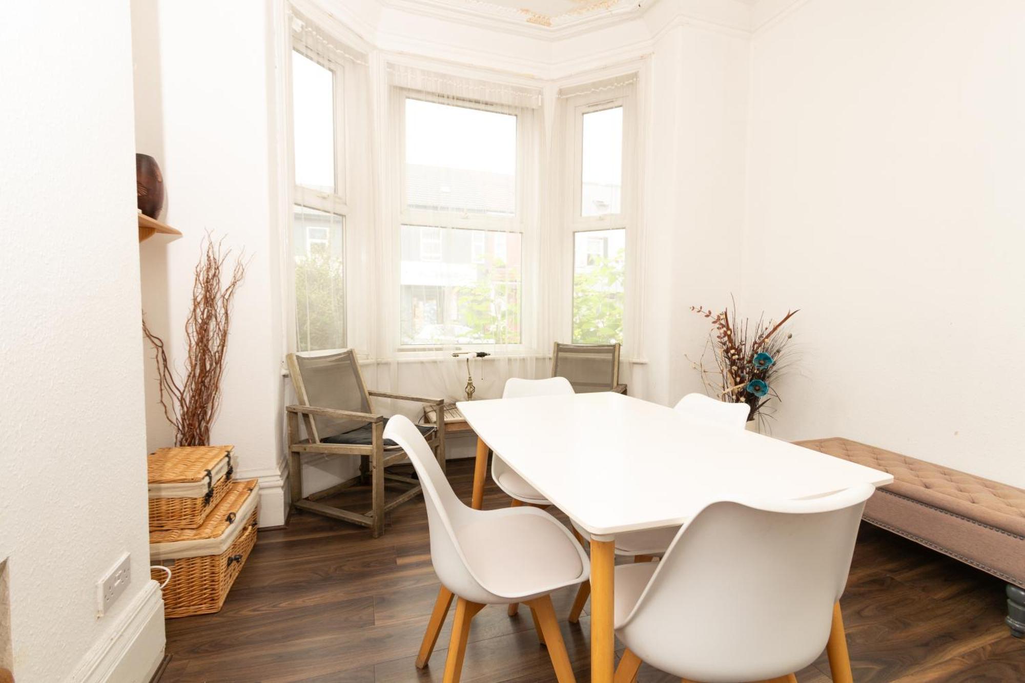 Homely Ensuite Near Centre