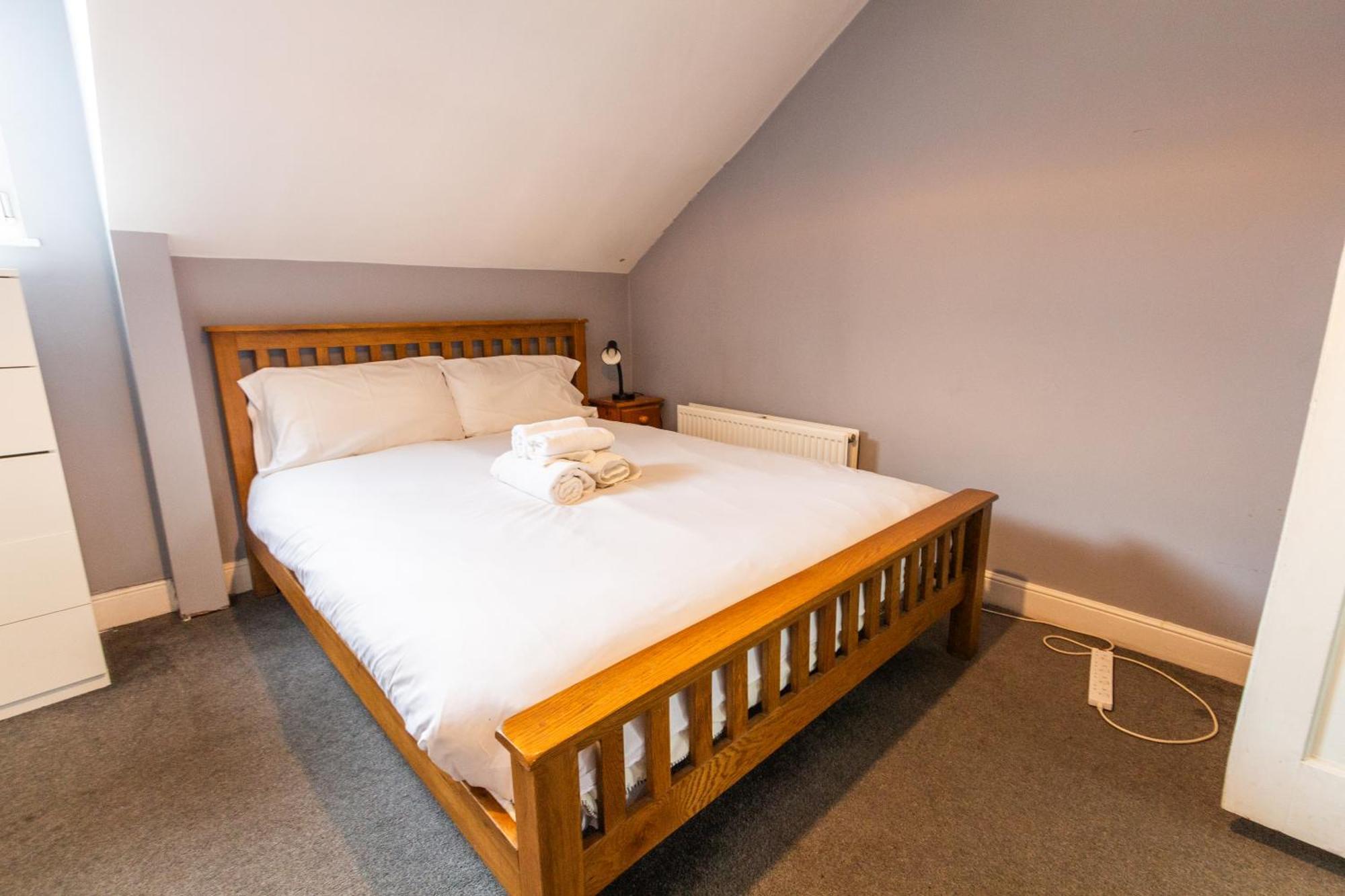 Homely Ensuite Near Centre Apartment