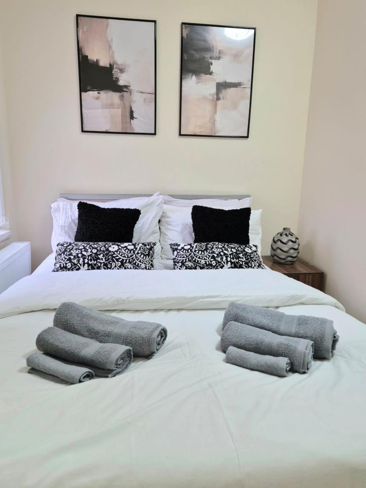 In 6 Minutes Drive To Victoria Station * Manchester