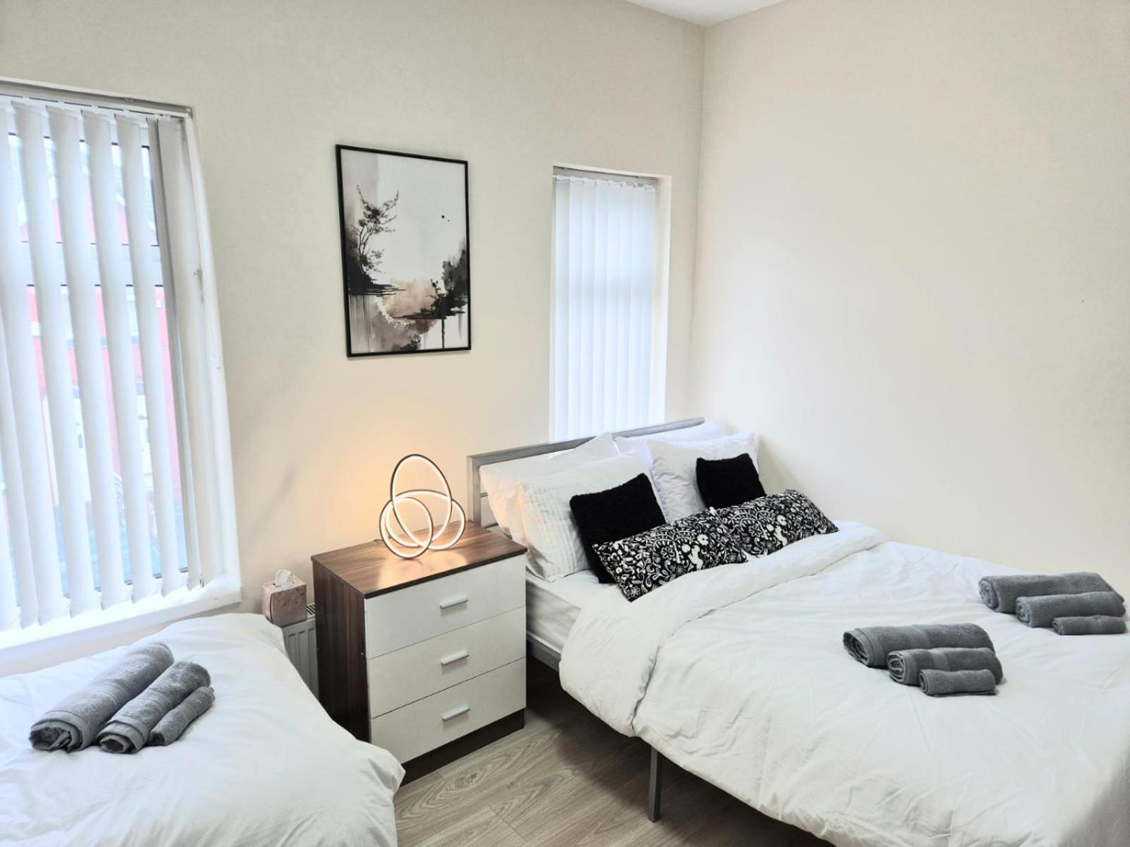 In 6 Minutes Drive To Victoria Station Homestay Manchester