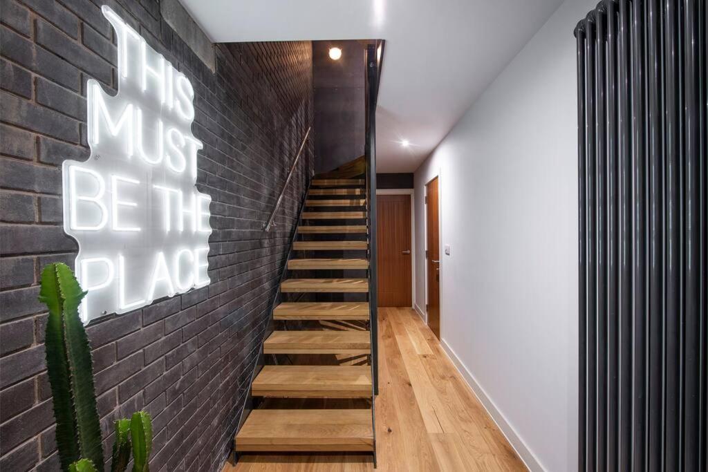 Free Parking - Roof Terrace - Luxury Townhouse Manchester