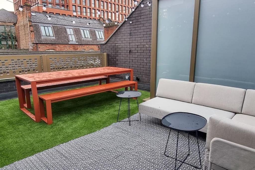Free Parking - Roof Terrace - Luxury Townhouse Holiday home *