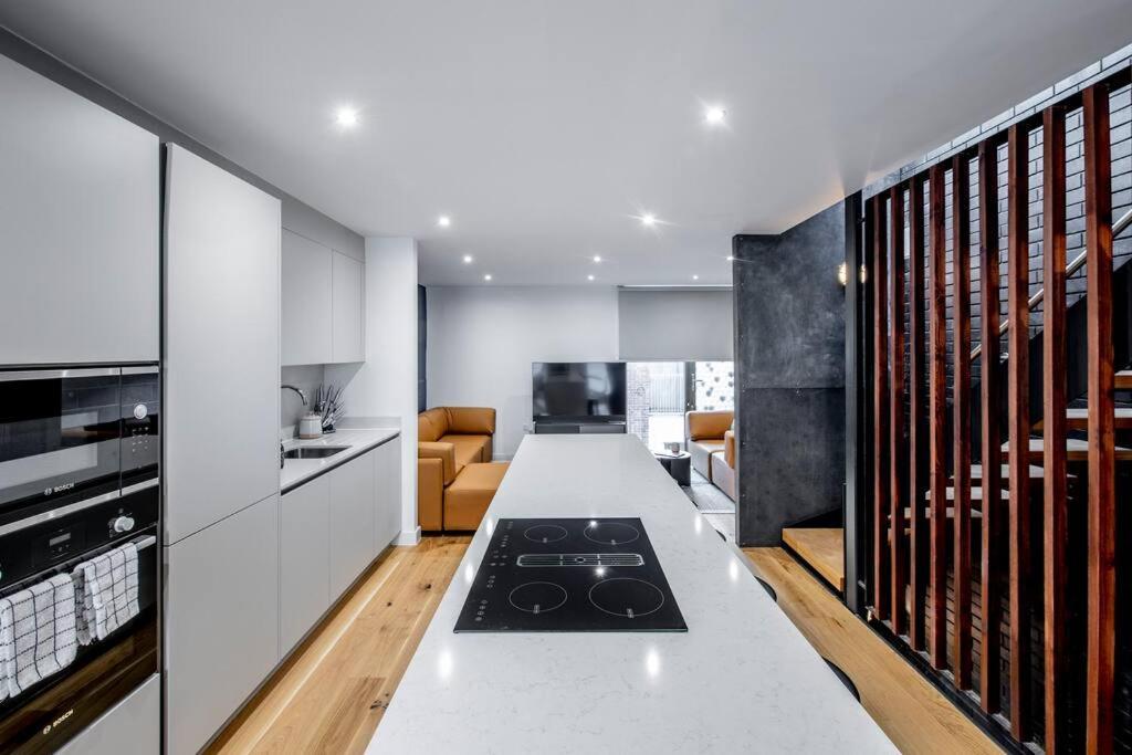 Holiday home Free Parking - Roof Terrace - Luxury Townhouse