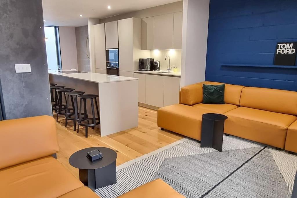 Holiday home Free Parking - Roof Terrace - Luxury Townhouse *