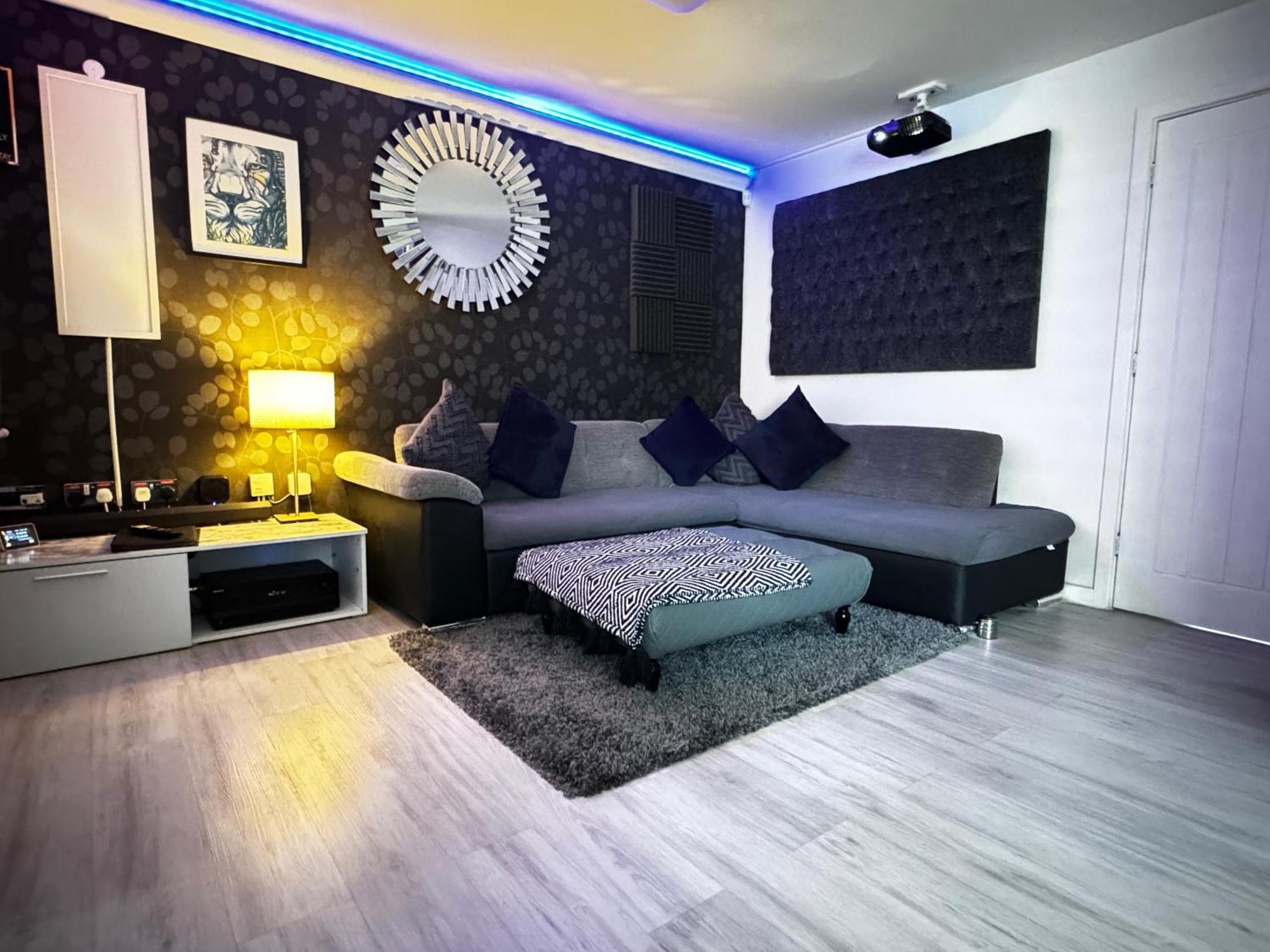 Luxury Spacious Modern Near Centre Apartment