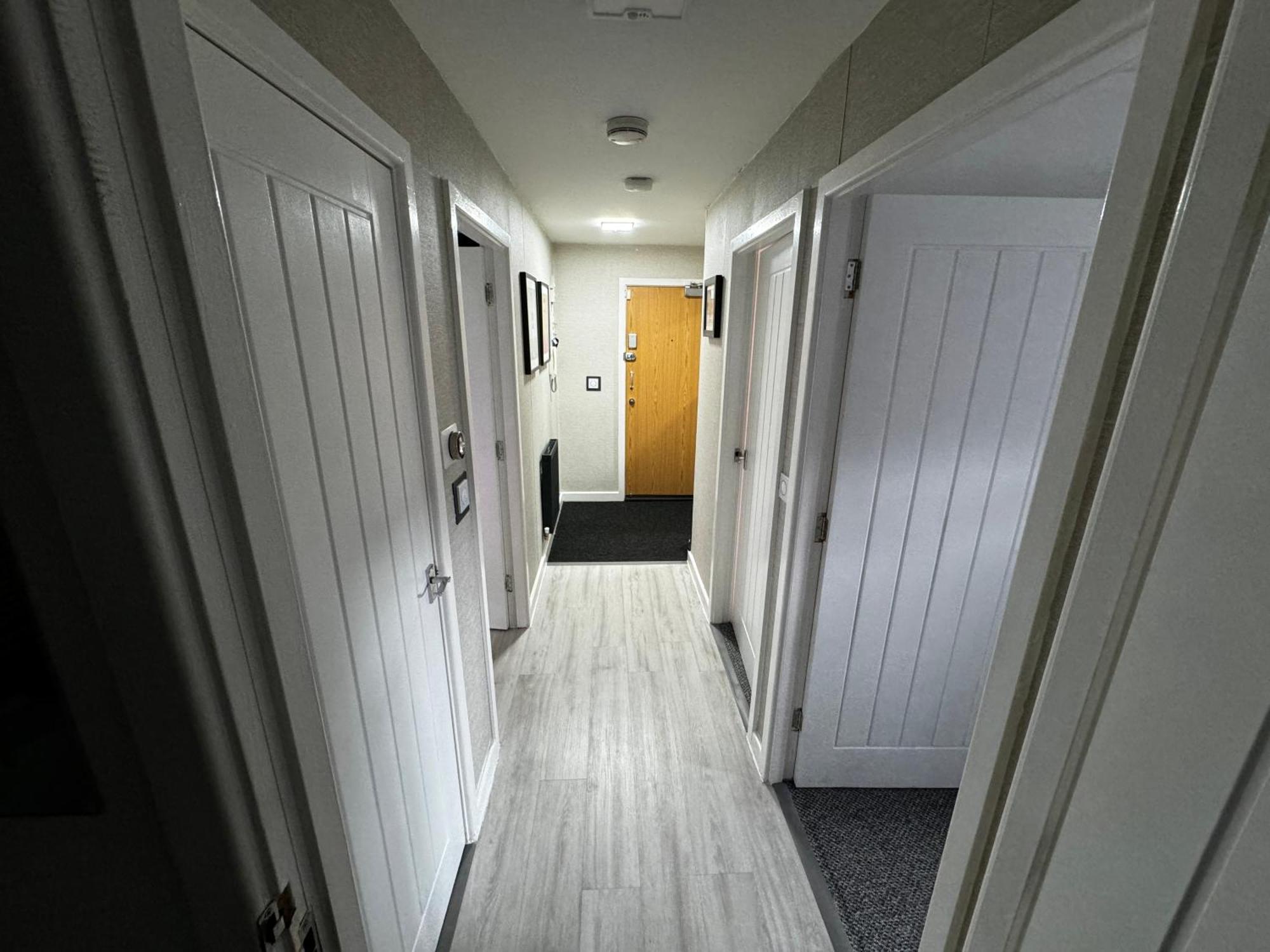 Apartment Luxury Spacious Modern Near Centre