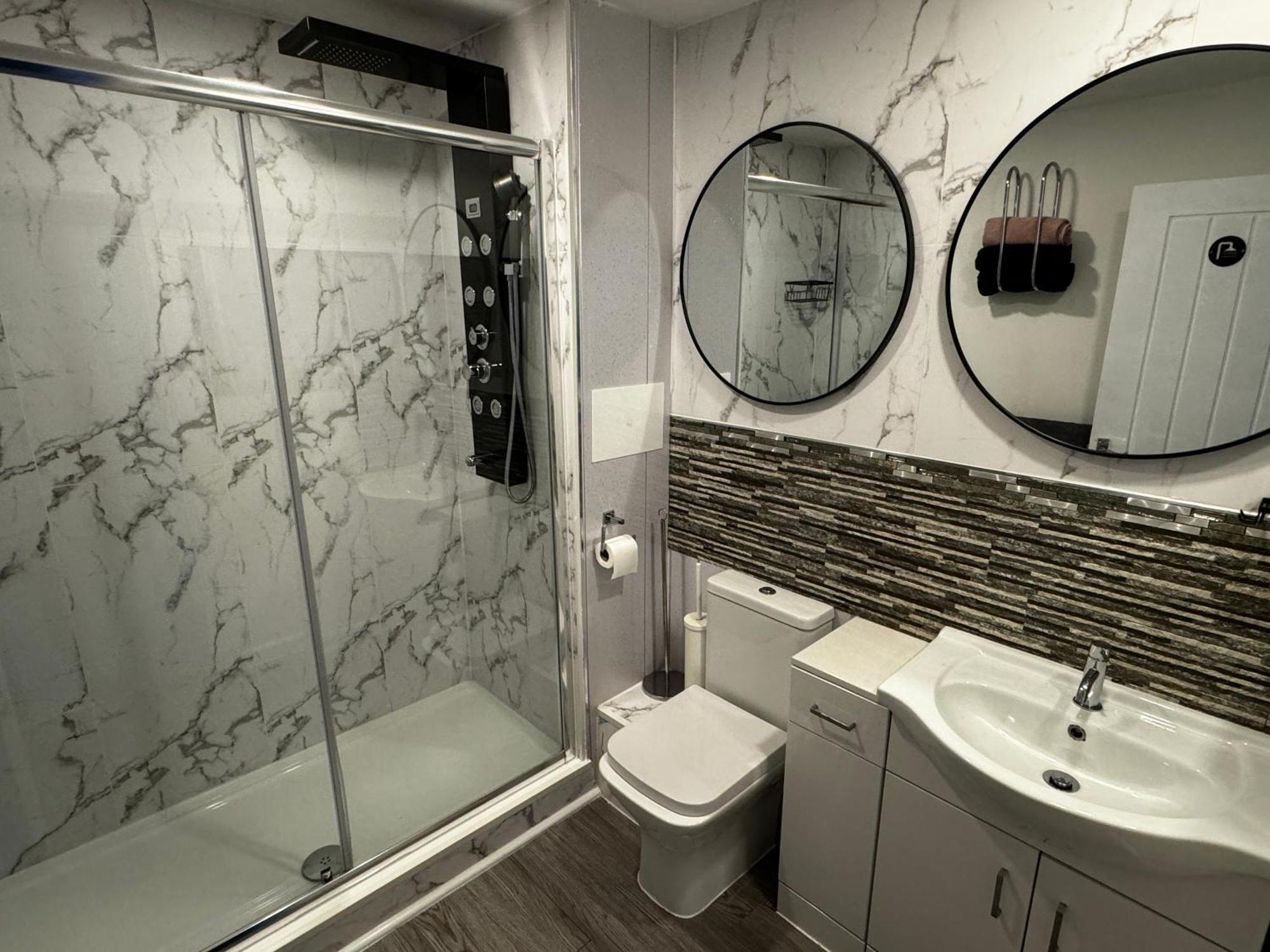 Apartment Luxury Spacious Modern Near Centre