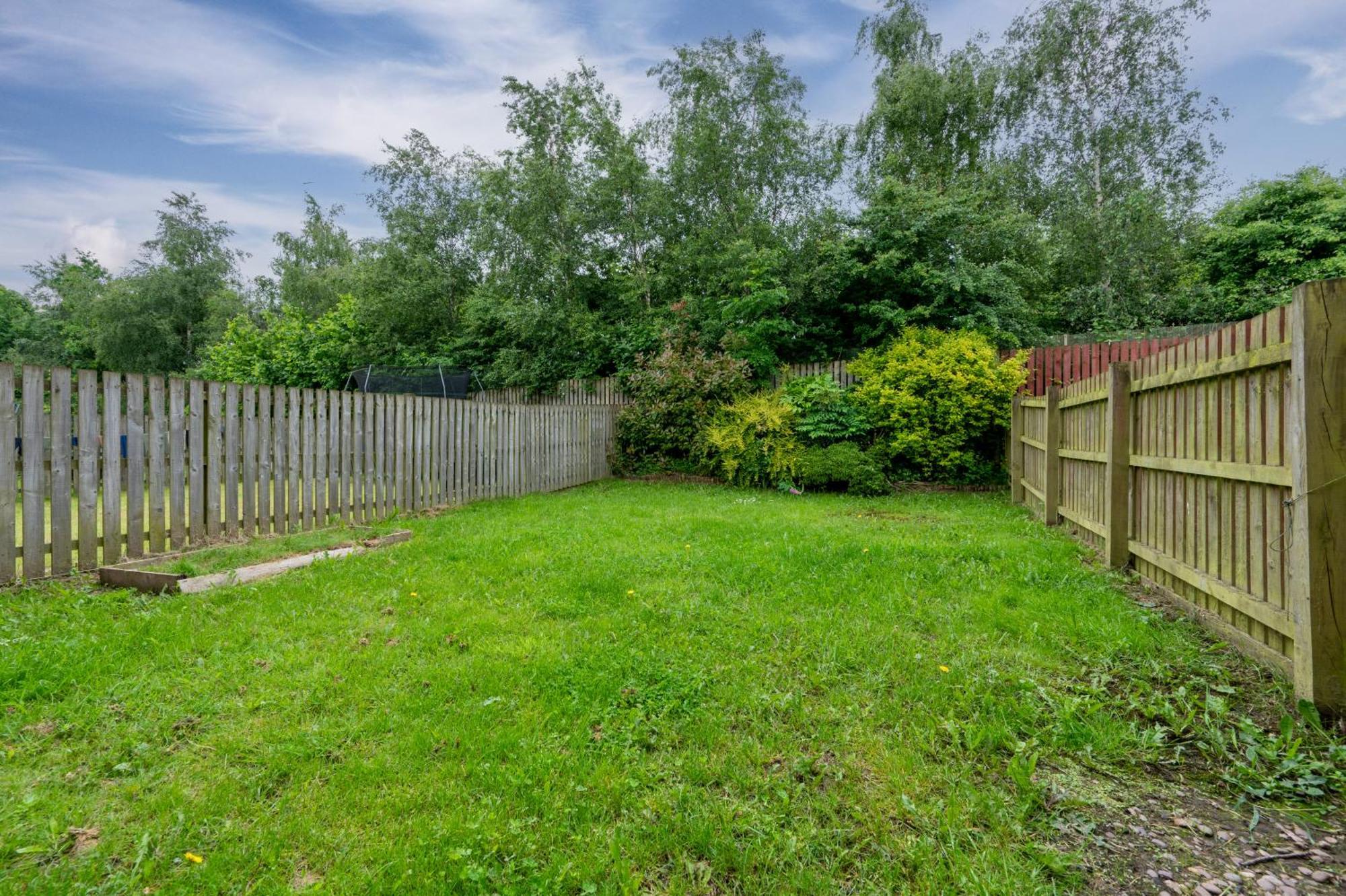 Modern 2 Bed With Driveway Near Coop Live & Etihad Stadium , Sleeps 5 , Self Checkin And Free Parking Holiday home *