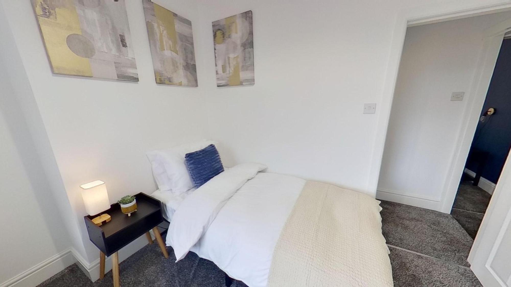 Elegant 2 Bed House Near Centre Holiday home