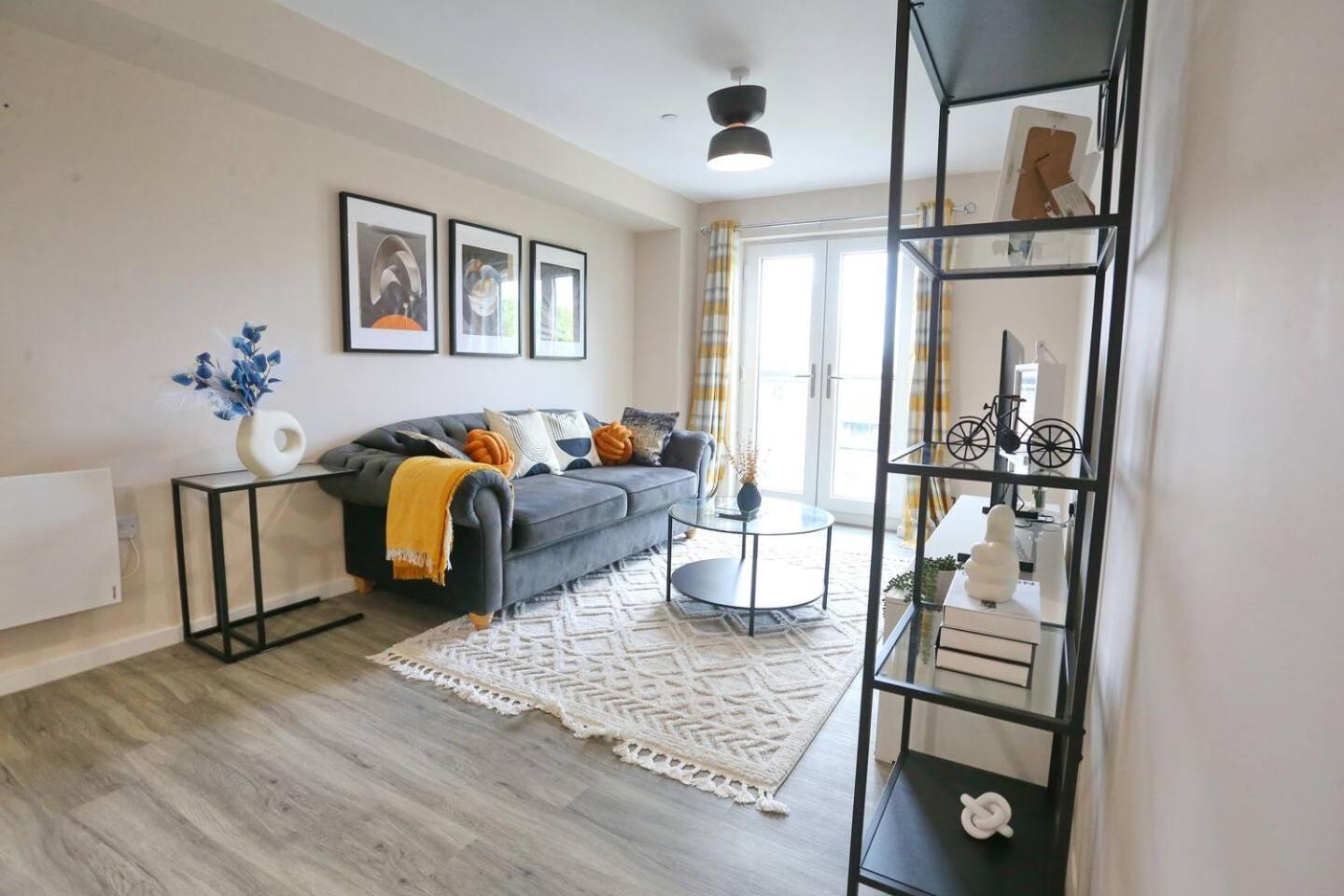 Apartment Pass The Keys Free Parking New Build Mins From Manc Old Traff *