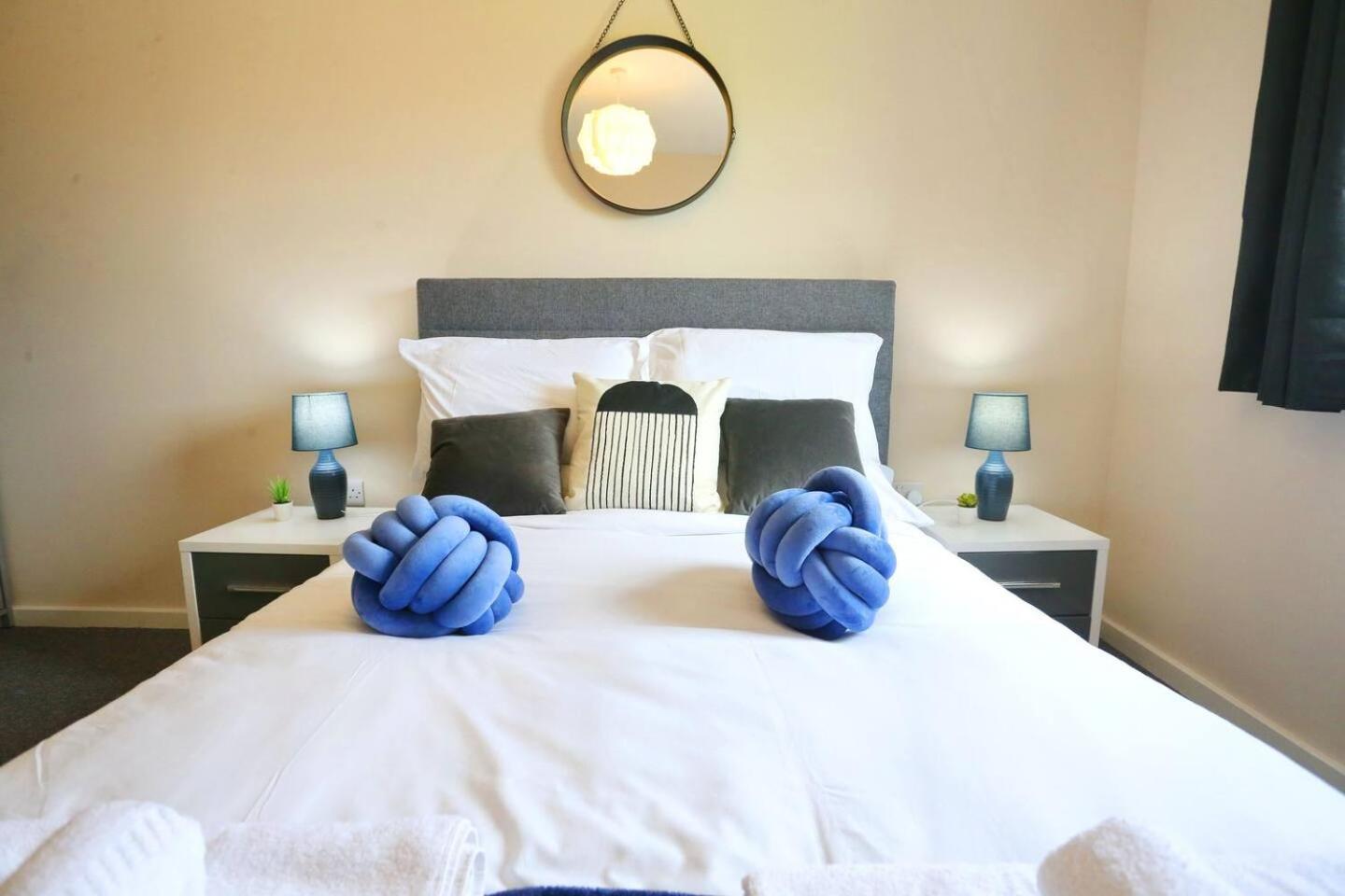 Apartment Pass The Keys Free Parking New Build Mins From Manc Old Traff