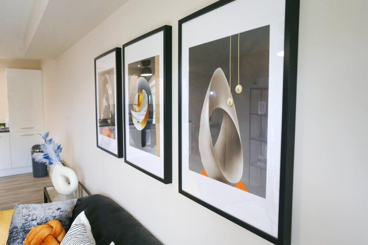 Pass The Keys Free Parking New Build Mins From Manc Old Traff Apartment *