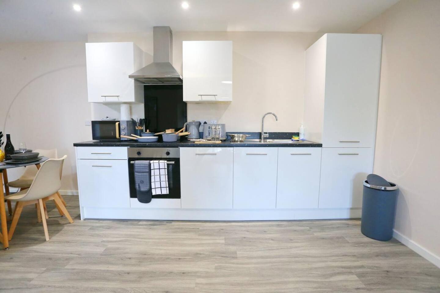 Pass The Keys Free Parking New Build Mins From Manc Old Traff Apartment Manchester