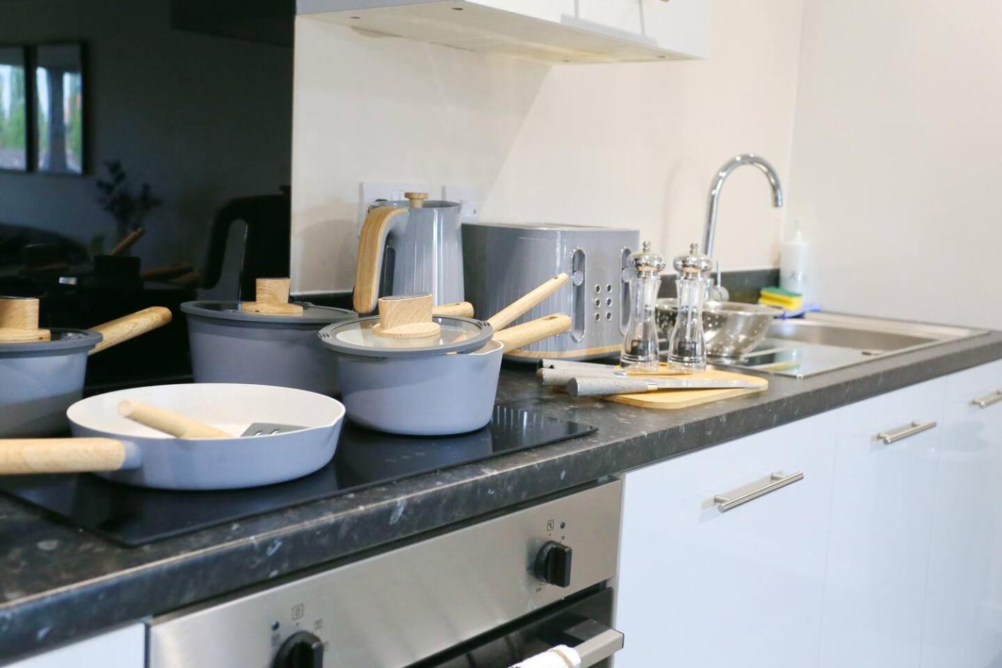 Apartment Pass The Keys Free Parking New Build Mins From Manc Old Traff