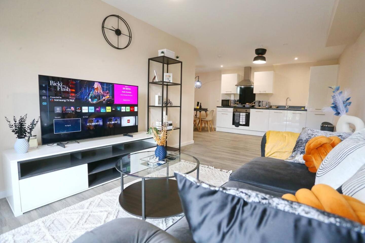 Apartment Pass The Keys Free Parking New Build Mins From Manc Old Traff Manchester