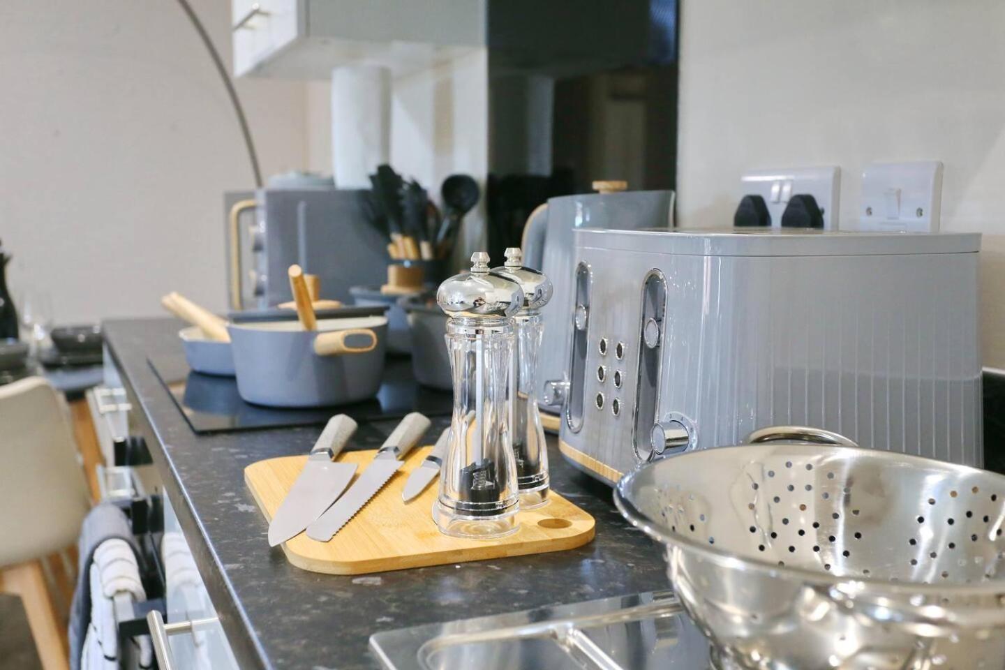 Apartment Pass The Keys Free Parking New Build Mins From Manc Old Traff *