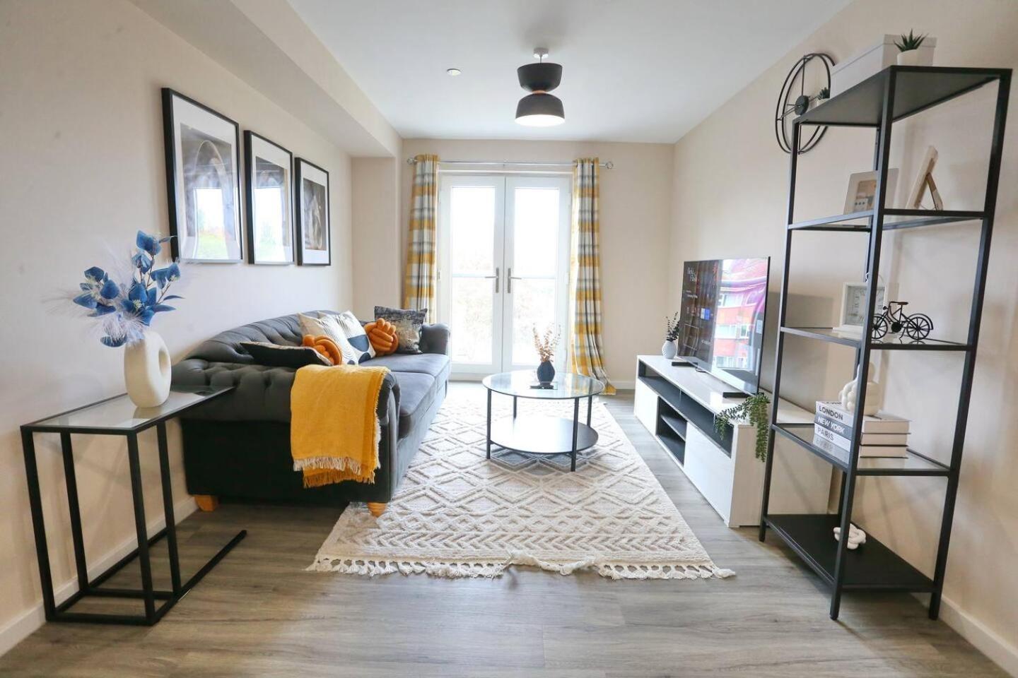Apartment Pass The Keys Free Parking New Build Mins From Manc Old Traff *